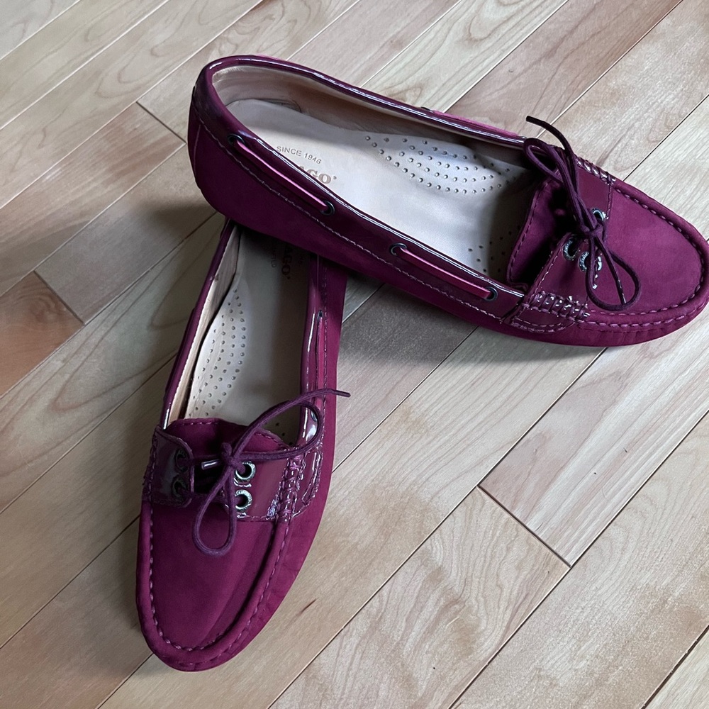 Size 9 Perfect Maroon Sebago Leather Moccasins